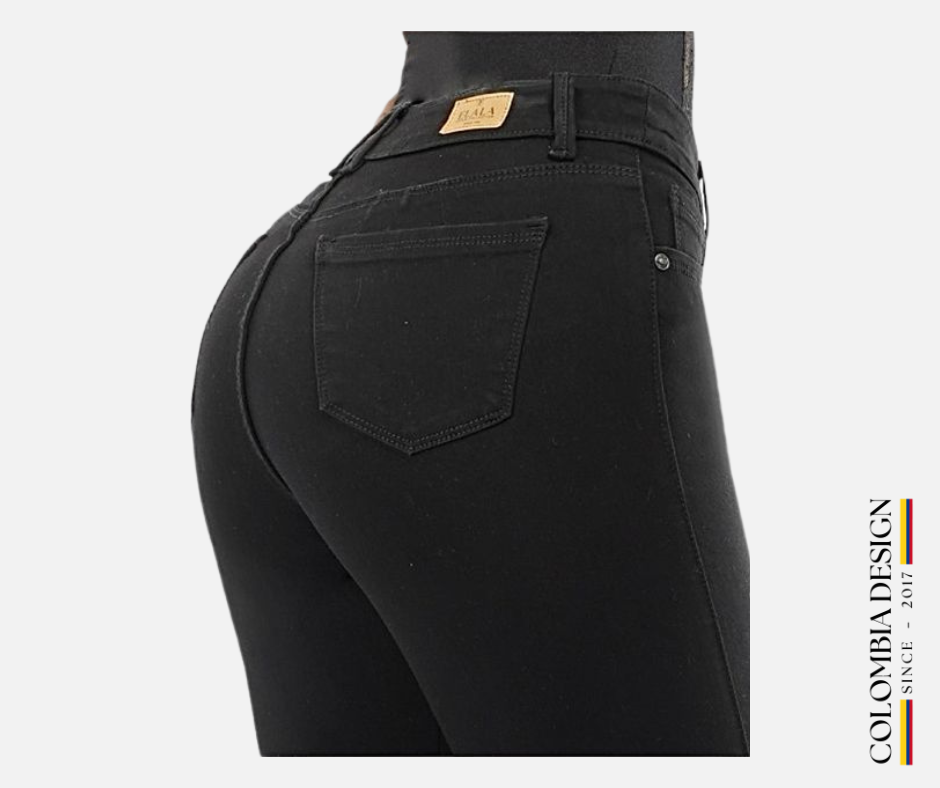 Jean Skinny, tiro alto, con bolsillos traseros, color Negro. Ref 45.