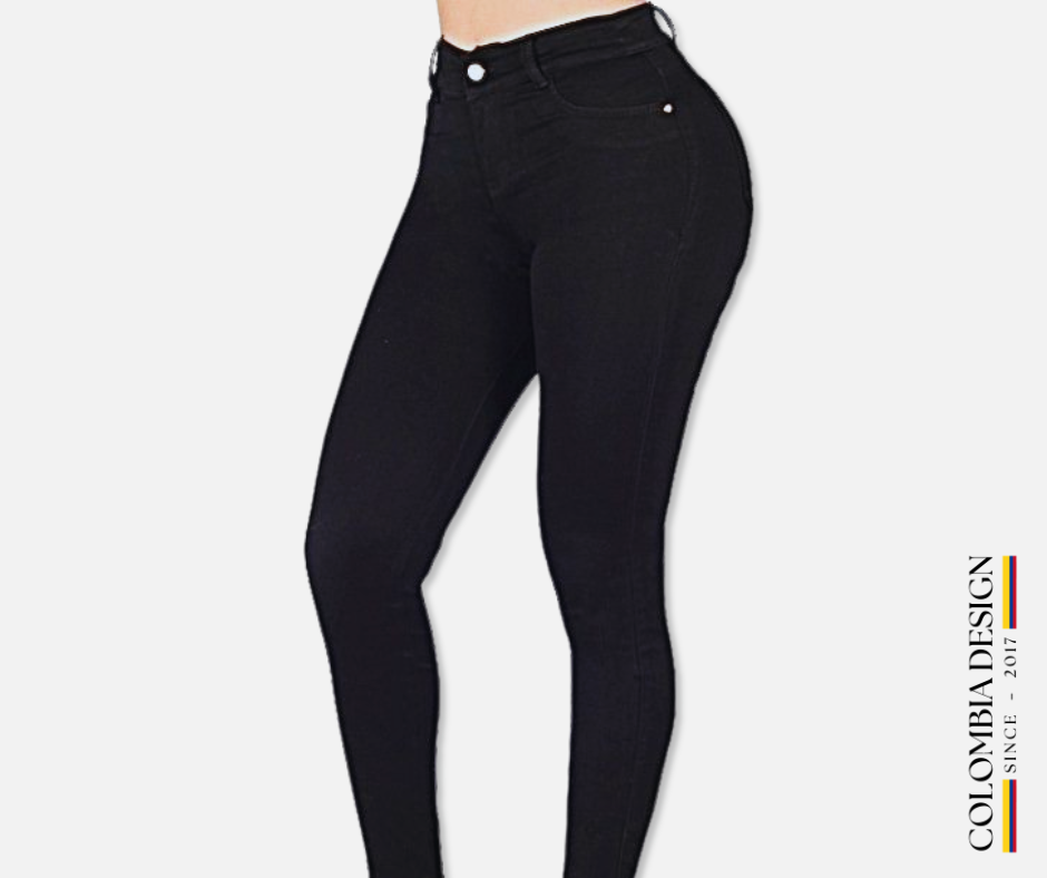 Jean Skinny, con Bolsillos traseros, tiro medio, un botón, color Negro. Ref 48.