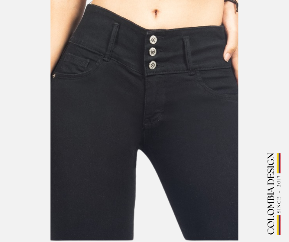Jean Skinny, tiro alto, levanta cola, 3 botones, color negro. Ref 50.