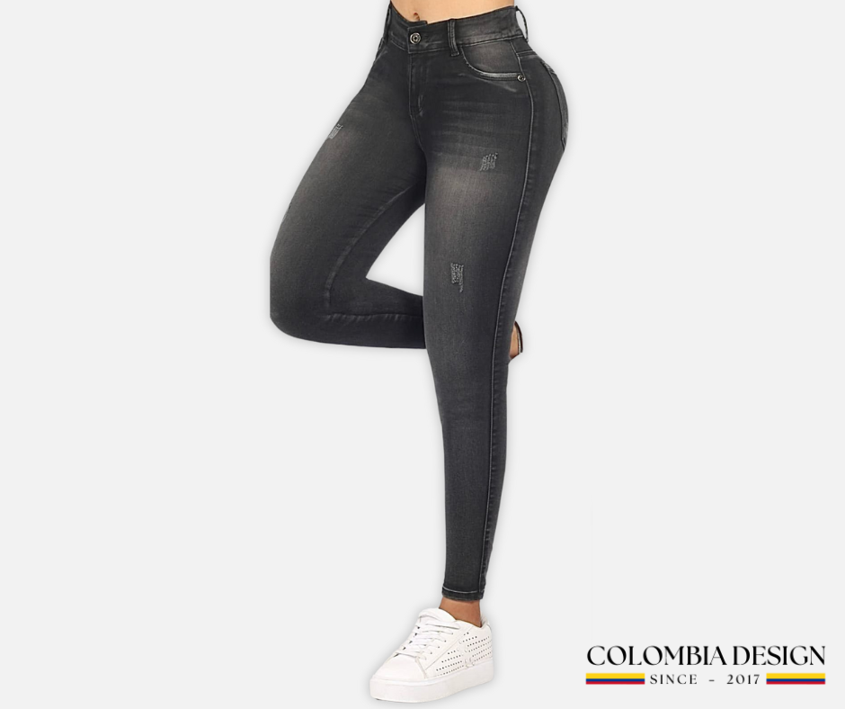 Jean Skinny, con bolsillos traseros, tiro medio, color Gris con detalles modernos. Ref 52.